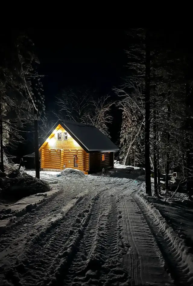 Chalet-bord de rivière-terrain de 4 acres privé  in Quebec in Canada - Image 3
