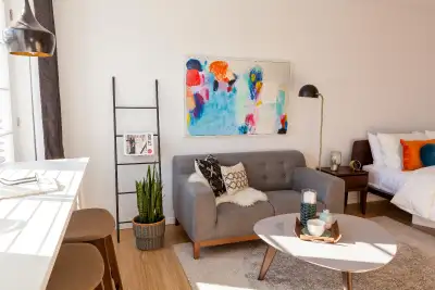 Superbe Studio Meublé au Cœur du Plateau Métro Laurier -- Disponible pour le 1er septembre à partir...