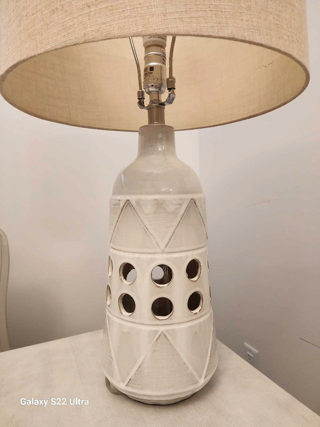 Table lamp in Other in Gatineau - Image 2