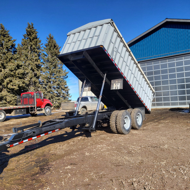 Grain trailer in Farming Equipment in Edmonton - Image 2