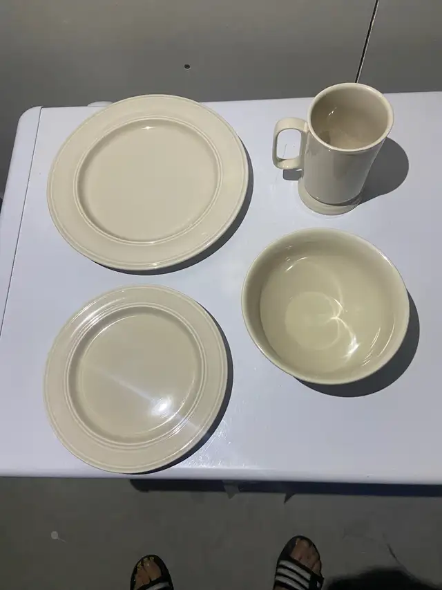 Elite. GIBSON 7 set Dishes $35 for sale. in Kitchen & Dining Wares in Ottawa - Image 2