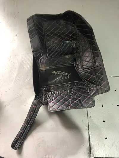 Tapis protecteur sur mesure pour Jaguar F-Pace 2017 a 2020 Pour l'avant : $25 michelxj6@hotmail.com...