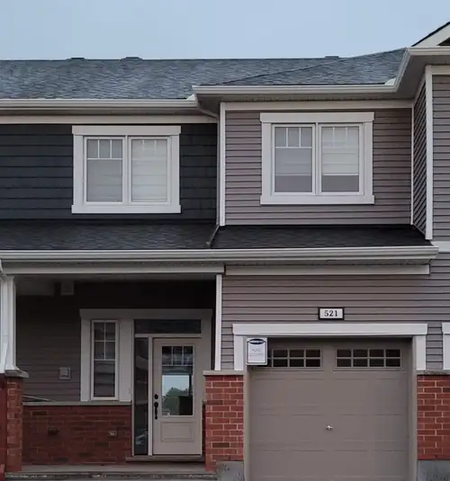 Welcome to 521 Flagstaff Dr, located in the highly requested Half Moon Bay community of Barrhaven. T...