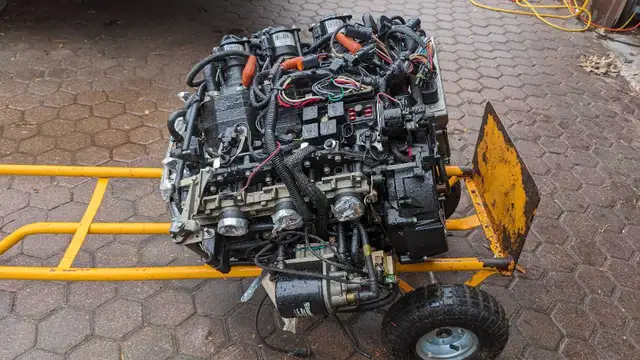 Evinrude 150HP V6  FI Oil Inj ETEC 2012 Calif EmisPower head in Boat Parts, Trailers & Accessories in Saskatoon - Image 5