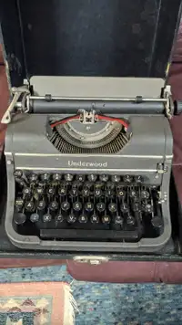 Antique Underwood typewriter in case - 1930's