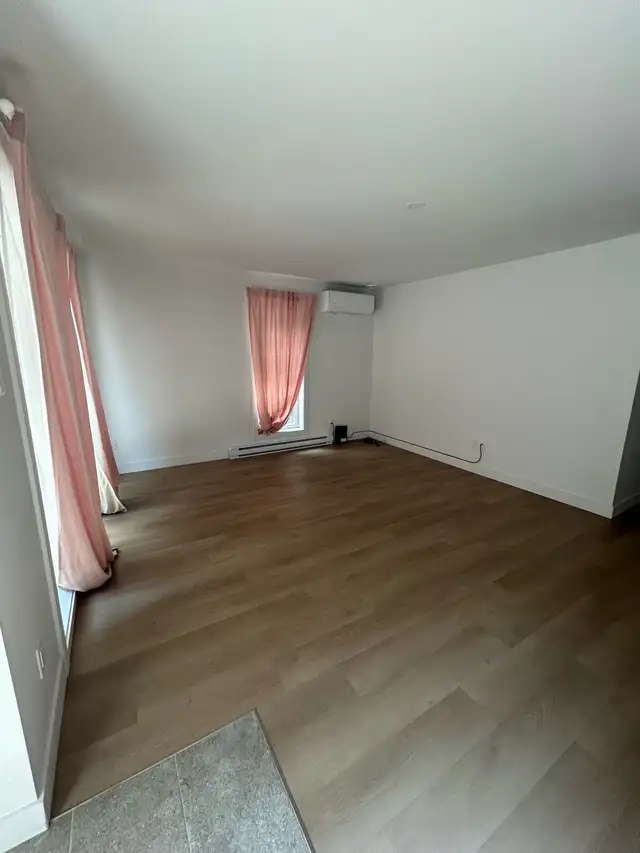 4½ Apartment for Rent in Sainte-Adèle | 2 Bedrooms + Enclosed Office