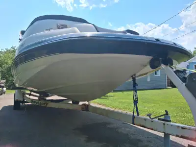 CHAPARRAL SUNESTA 220 DECK-BOAT( HAUT DE GAMME , RARE ET RECHERCHÉ ) 1995 Moteur MerCruiser 4.3L rec...