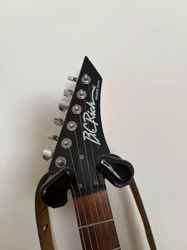 Bc Rich Mockingbird Bronze series Black in Guitars in Sherbrooke - Image 4