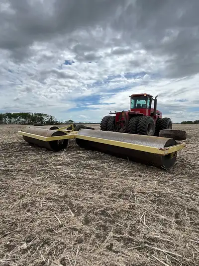 40ft degelman land roller Well made unit heavy duty. New tires Simple design no shitty locking mecha...