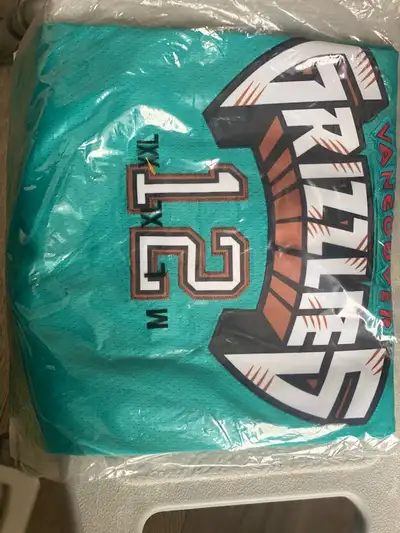 Vintage-style Vancouver Grizzlies Jersey — Size M! Teal/black old-school colors. Fresh designer repl...