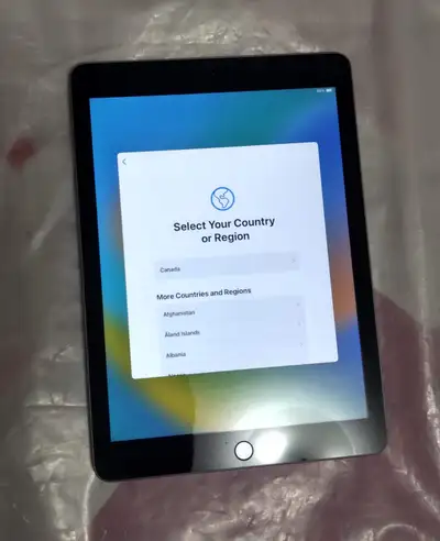 Apple 5th Generation iPad in good working condition, except that the battery doesn't last very long...