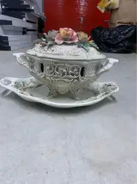 Magnifique Antique soupière en porcelaine