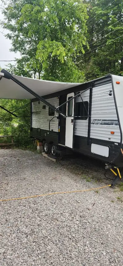 21 ft Viking RV Trailer like new in excellent condition no tipouts low maintanence just hookup and g...