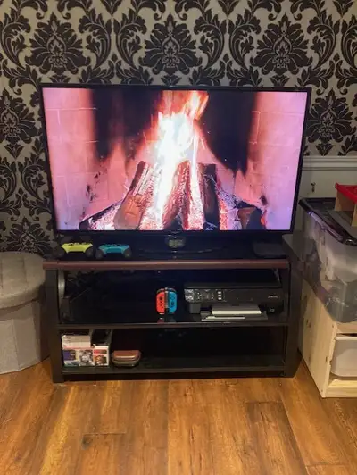 TV - Samsung 50", View more