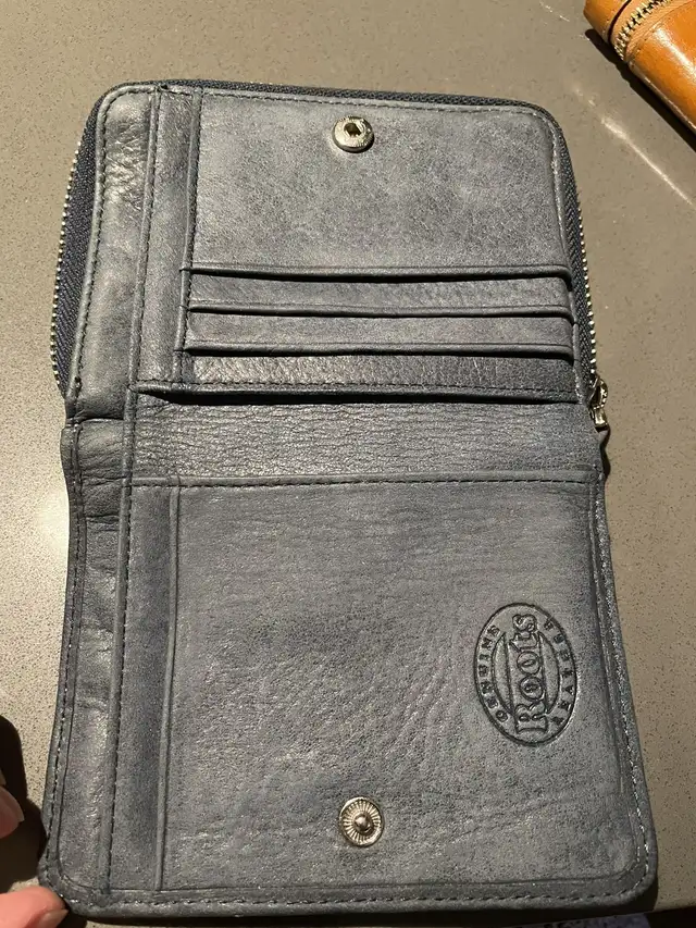 Roots tribe wallet and tan wallet  in Women's - Bags & Wallets in City of Toronto - Image 3