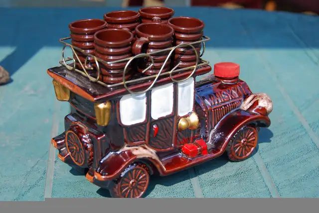 Antique Truck Ceramic Spirits Decanter w/ Shot Glasses (Empty) in Arts & Collectibles in City of Toronto - Image 5