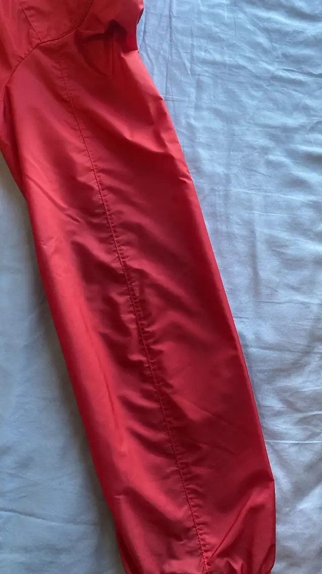 Prada Veste Rouge Windbreaker in Men's in Mississauga / Peel Region - Image 5