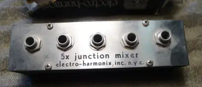 Electro-Harmonix 5x junction mixer pedal, View more