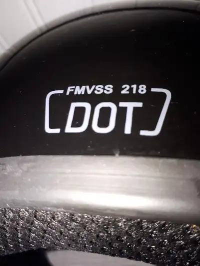 Casque FMXSS 218 DOT n a pas servie plusieurs années . Info voir photos