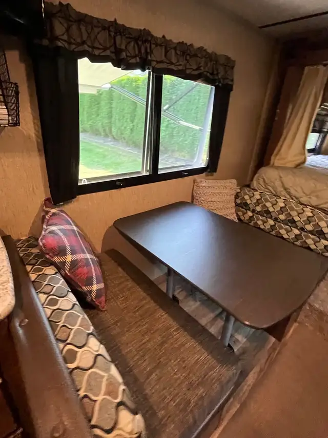 2018 Keystone Ultra Light Outback 240URS in RVs & Motorhomes in Mission - Image 5