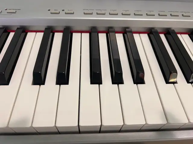 Yamaha P-85S Piano with Stand, pedal (88 Weighted Keys) in Pianos & Keyboards in City of Toronto - Image 4