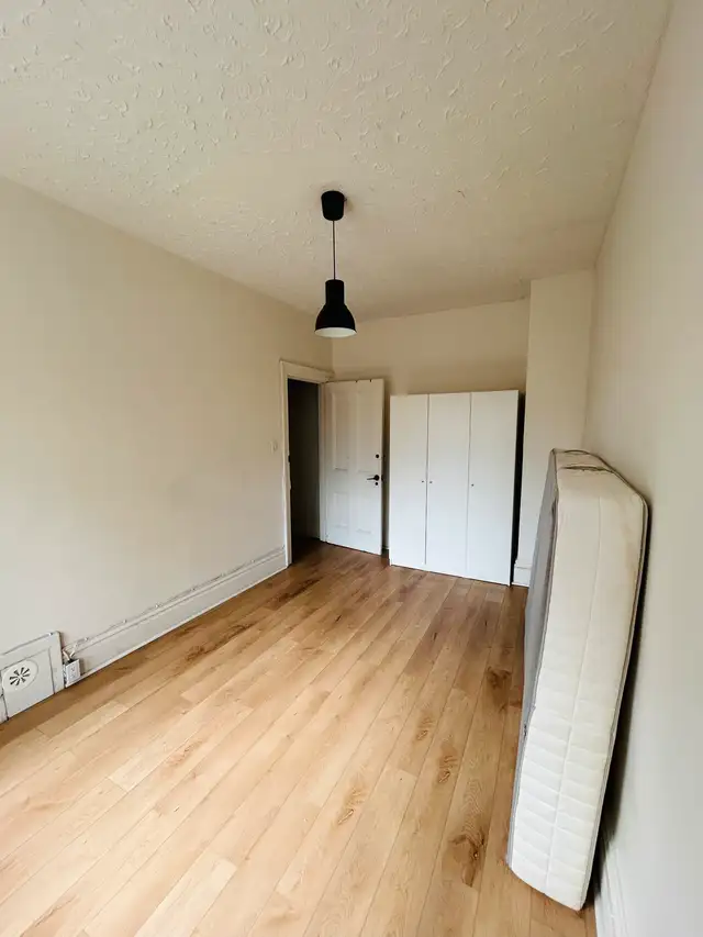 Sun-Filled Room with Bay Window in Cabbagetown. All included.62863318260739124