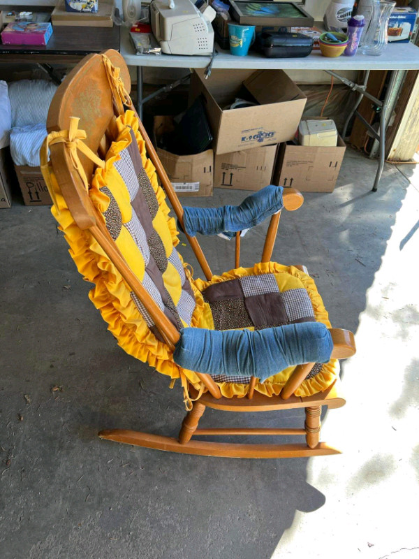 Rocking Chairs in Chairs & Recliners in Edmonton - Image 4