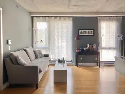 I am offering a spacious (680 sq ft) modern open-concept one closed bedroom condo with a private bal...