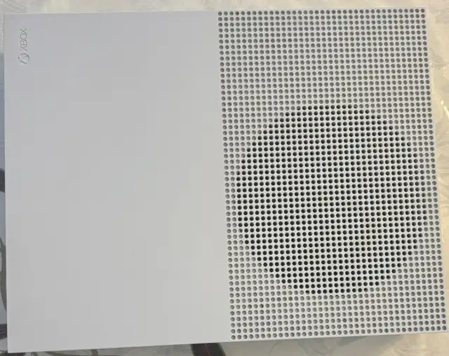 Xbox 1S  1TO in XBOX One in Laval / North Shore - Image 2