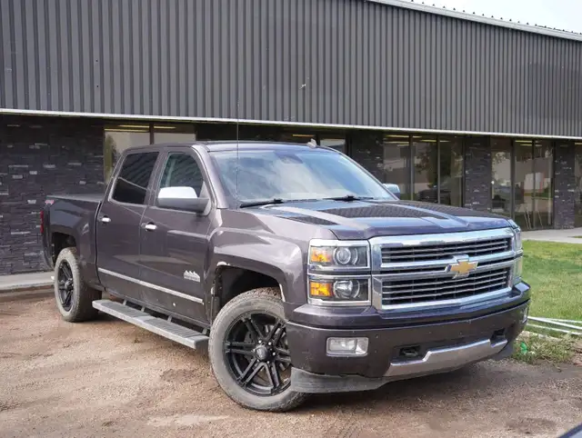 2014 Chevrolet Silverado 1500 High Country | 230,000 km