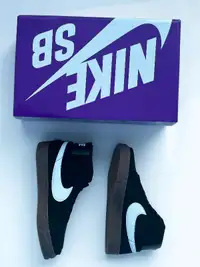Women's Nike SB Zoom Blazer Mid (BRAND NEW)