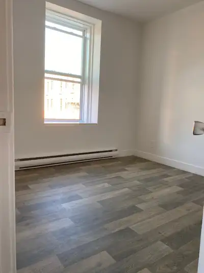 TRÈS BEAU LOGEMENT À LOUER 2 1/2 RÉNOVÉ 2.5 APARTMENT FOR RENT
