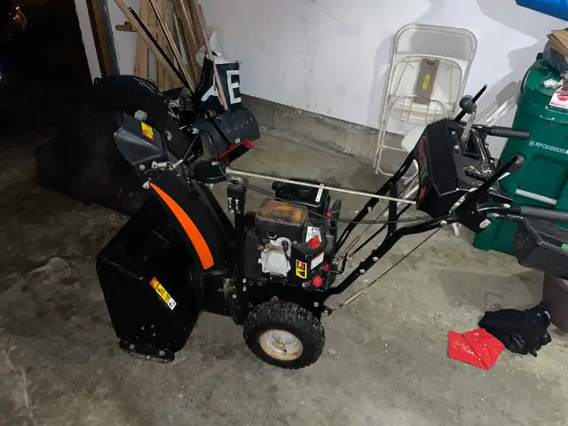 snowblower  in Snowblowers in Kitchener / Waterloo - Image 3