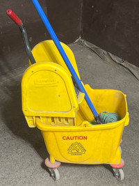 Rubbermaid mop & bucket