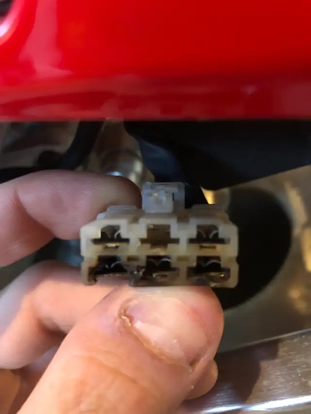 LF: Looking for parts for a 1998-2001 Yamaha R1 in Sport Bikes in Winnipeg - Image 6