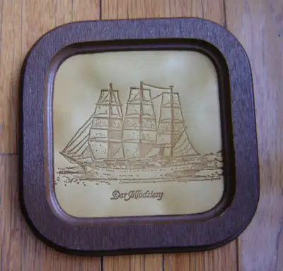 Joli petit cadre vintage par artisan de st-jean port-joli, de berlieu, article de bois et cuir 13.5c...