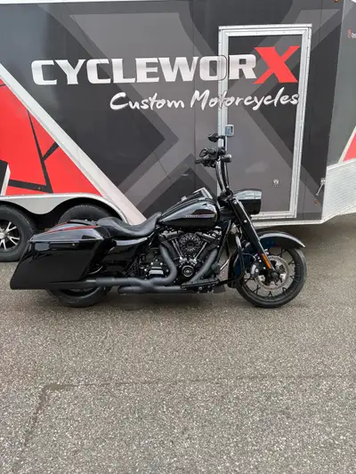 RoadKing Special Vivid black Vance and Hines dual exhaust Ape hangers Arlen ness air filter Real hea...