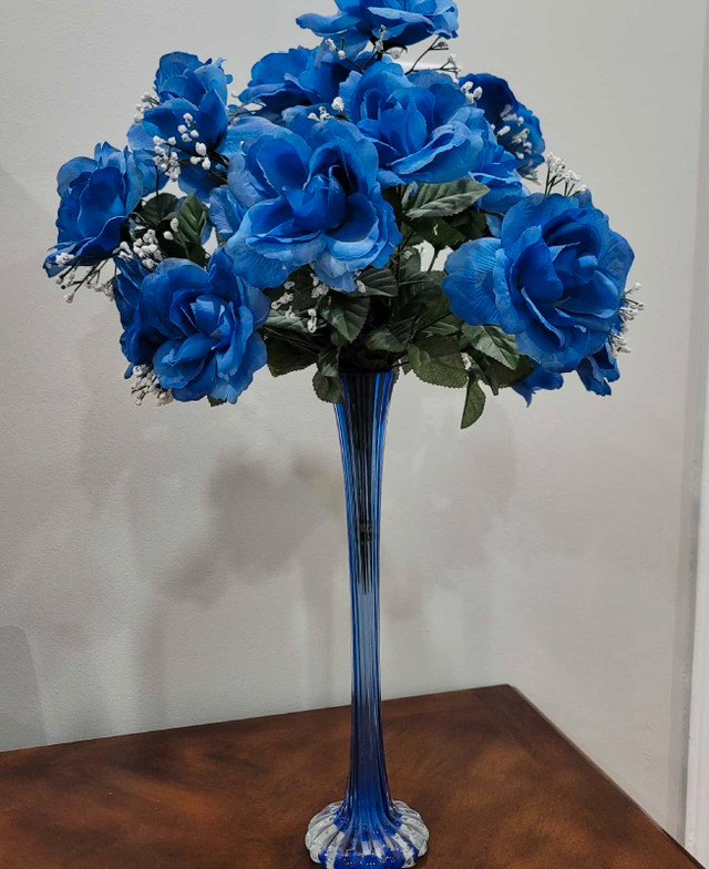 Artificial Flowers & Vase in Home Décor & Accents in City of Toronto