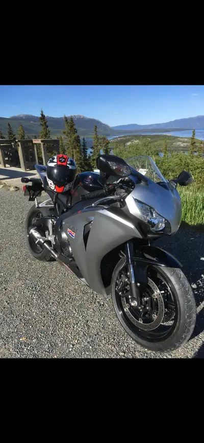 2008 Honda CBR 1000 RR M4 Exhaust. New Rubber. MINT CONDITION Only 11 000 km. $7500.