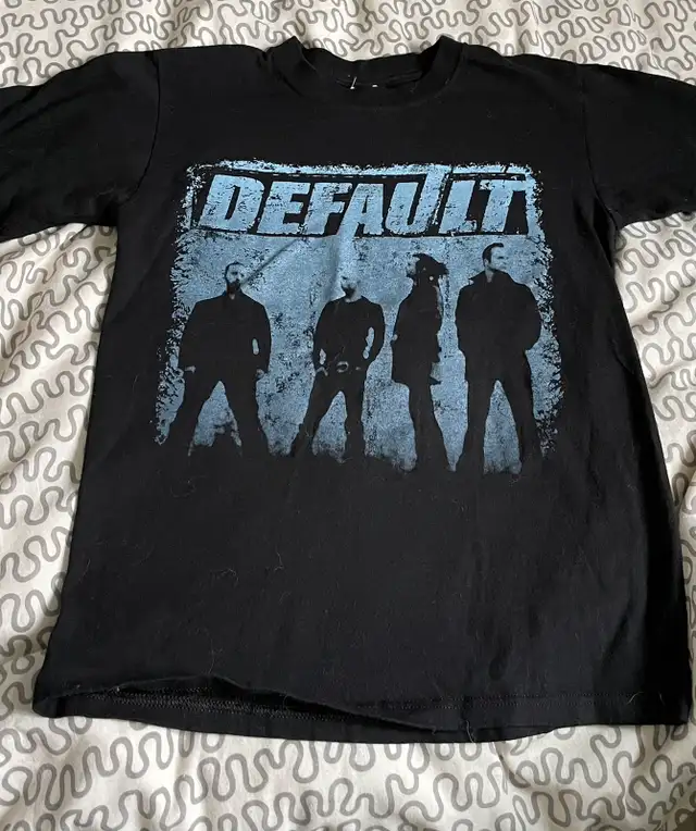 Default T-Shirt in Kids & Youth in Winnipeg - Image 2