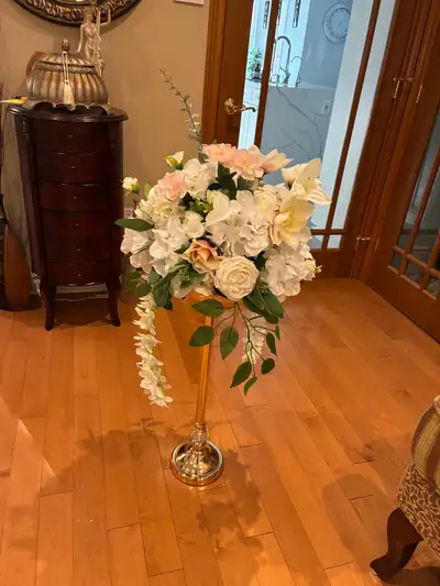 floral centrepieces for rent, View more