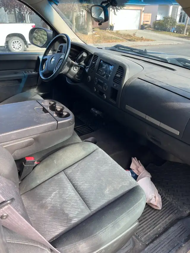 2012 Chev Silverado 1500 Crew Cab 4 X 4 in Cars & Trucks in Calgary - Image 3