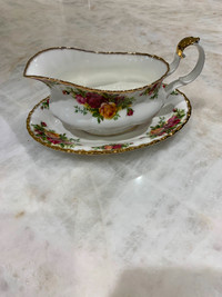 Old country roses gravy set