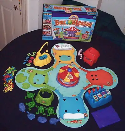 COMPLETE...great condition Ages 7 and up 2 - 4 players I can meet you in London the next time I'm th...