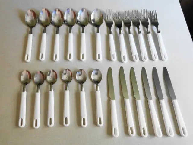 VINTAGE SET OF 6 STAINLESS STEEL FLATWARE in Kitchen & Dining Wares in Guelph - Image 2