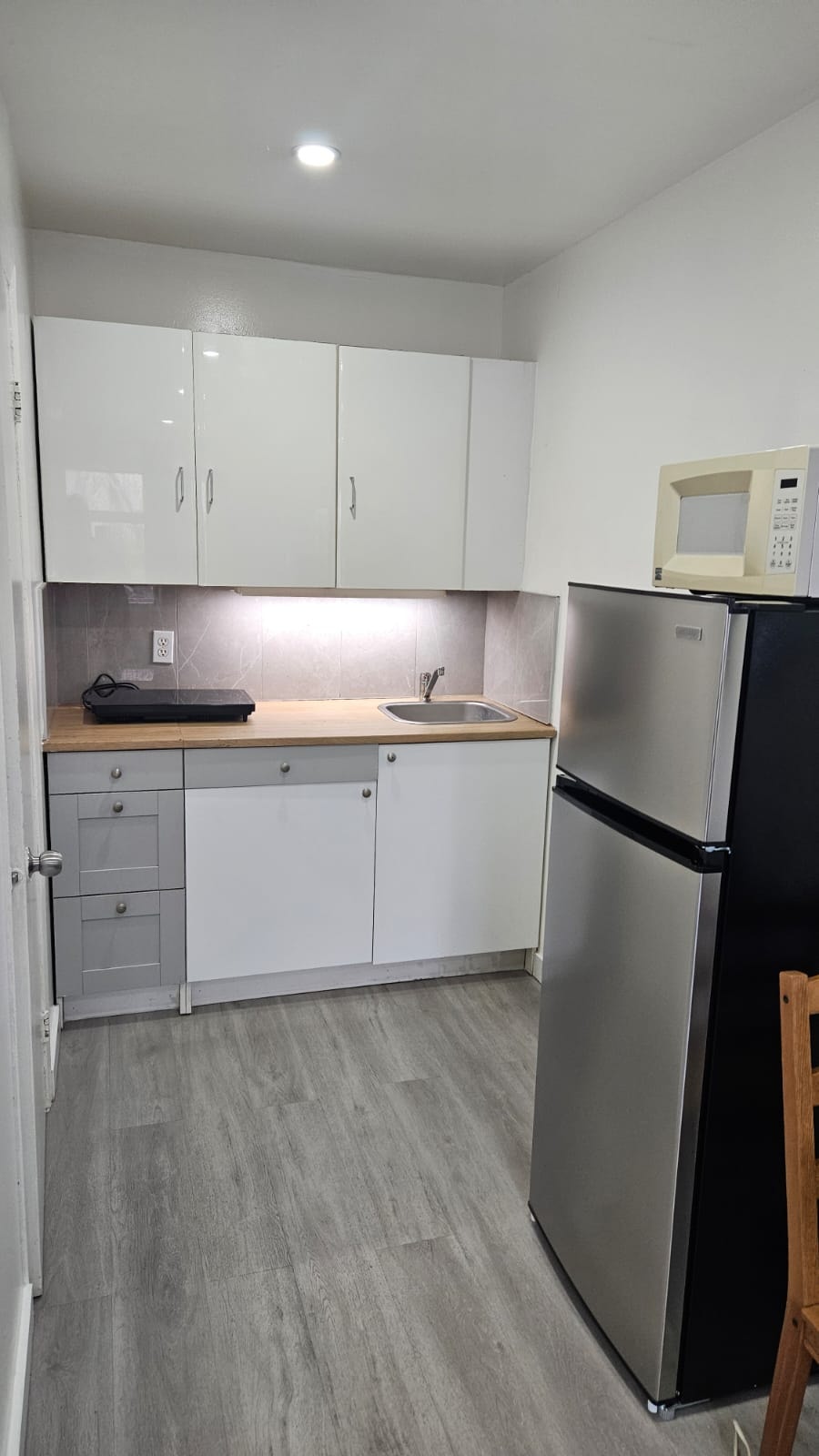 Studio for rent/ Studio à louer 3