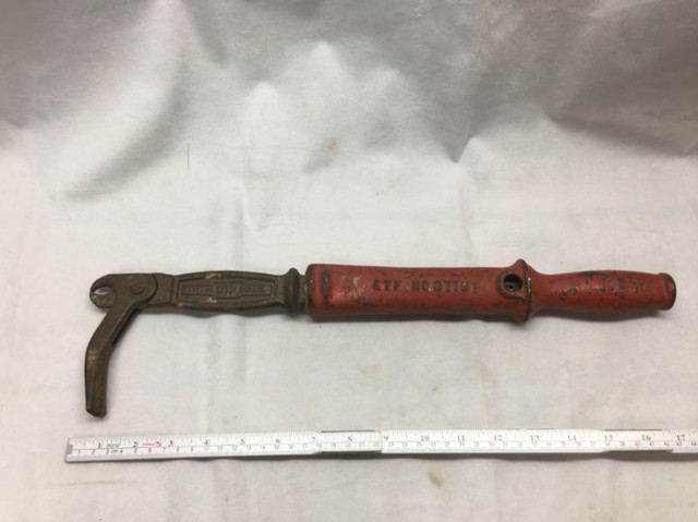 Antique NOS ETF Tool Cast Iron 3775 Forged Steel Nail Puller in Electrical in St. Catharines