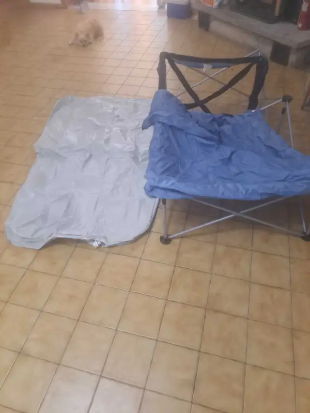 Lit de camp pliant avec matelas gonflable in Beds & Mattresses in Laval / North Shore - Image 5