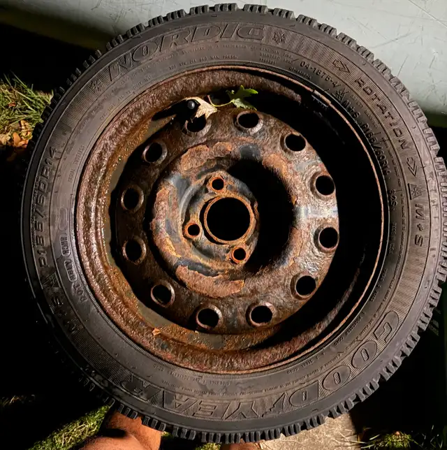 14” Nokian Nordman Winter Tires on Steel Rims – 195/60R14 – Read in Tires & Rims in Cambridge - Image 2