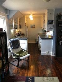 All-In 2-Bed Beautiful Upper-Floor Apt, Close to Downtown